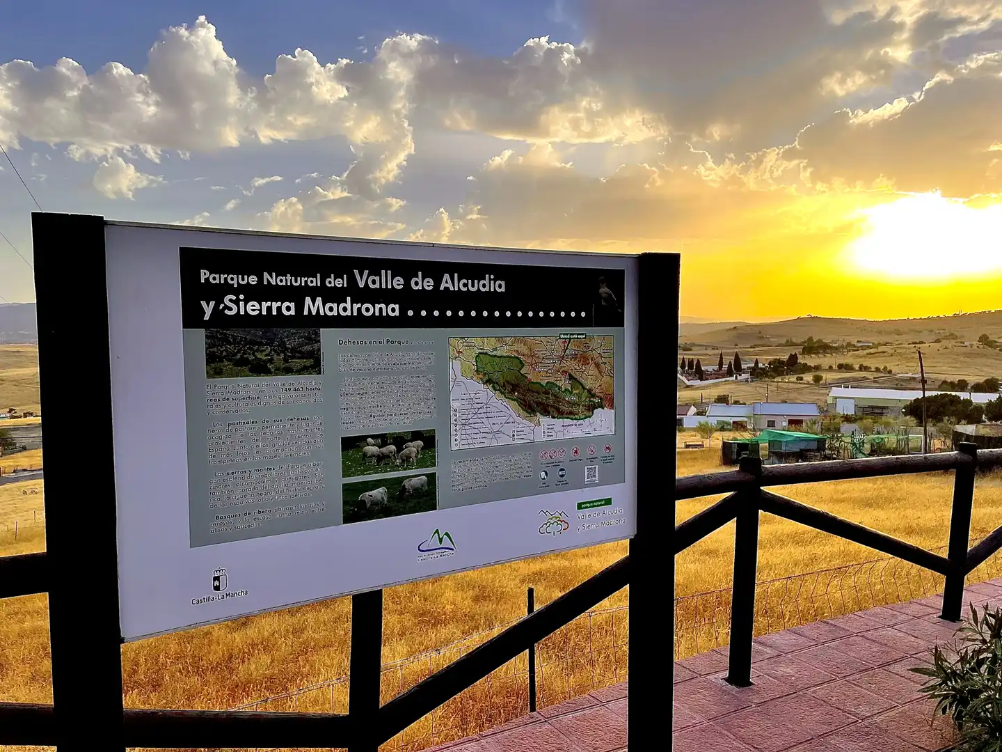 Casa adosada en venta en Calle Cruz, 13, Hinojosas de Calatrava Vista exterior de Casa adosada en venta en Hinojosas de Calatrava con Aire acondicionado, Calefacción y Jardín privado