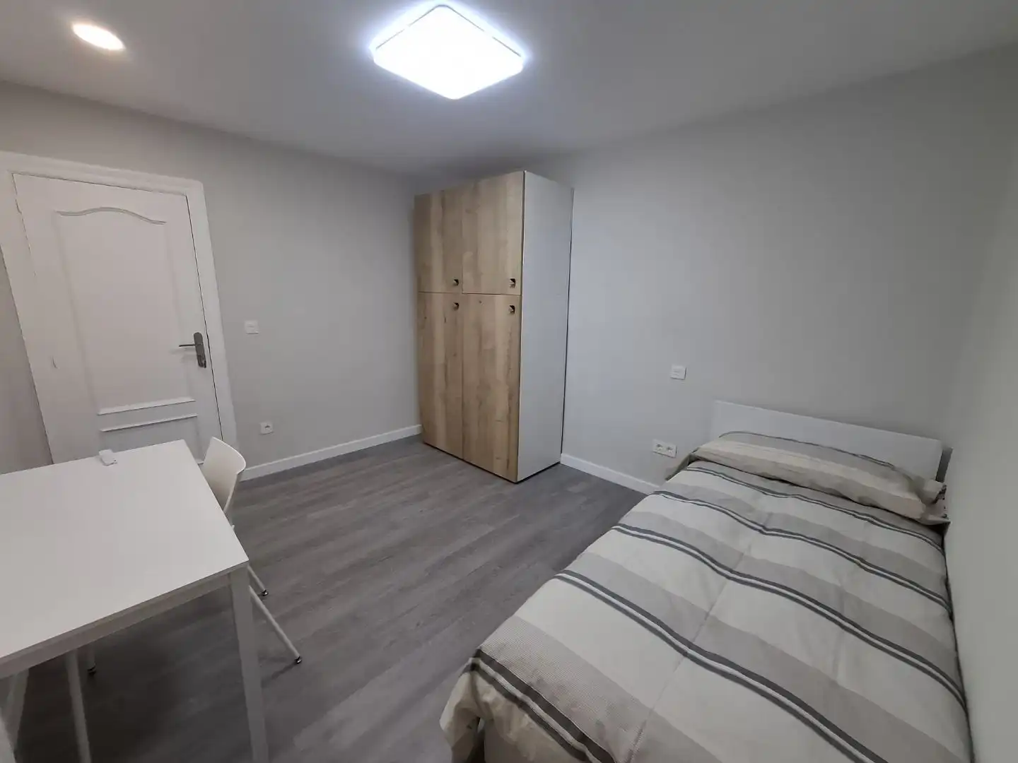 Flat for rent in Calle Marqués de la Ensenada, 36, Residencia Bedroom of Flat for rent in Logroño with Heating, Parquet flooring and Terrace