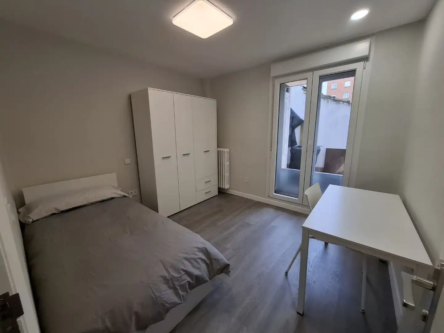 Flat for rent in Calle Marqués de la Ensenada, 36, Residencia Bedroom of Flat for rent in Logroño with Heating, Parquet flooring and Terrace