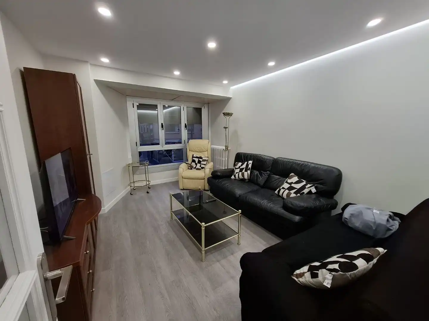 Flat for rent in Calle Marqués de la Ensenada, 36, Residencia Living room of Flat for rent in Logroño with Heating, Parquet flooring and Terrace