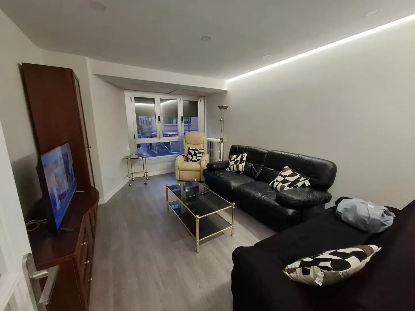 Flat for rent in Calle Marqués de la Ensenada, 36, Residencia Living room of Flat for rent in Logroño with Heating, Parquet flooring and Terrace