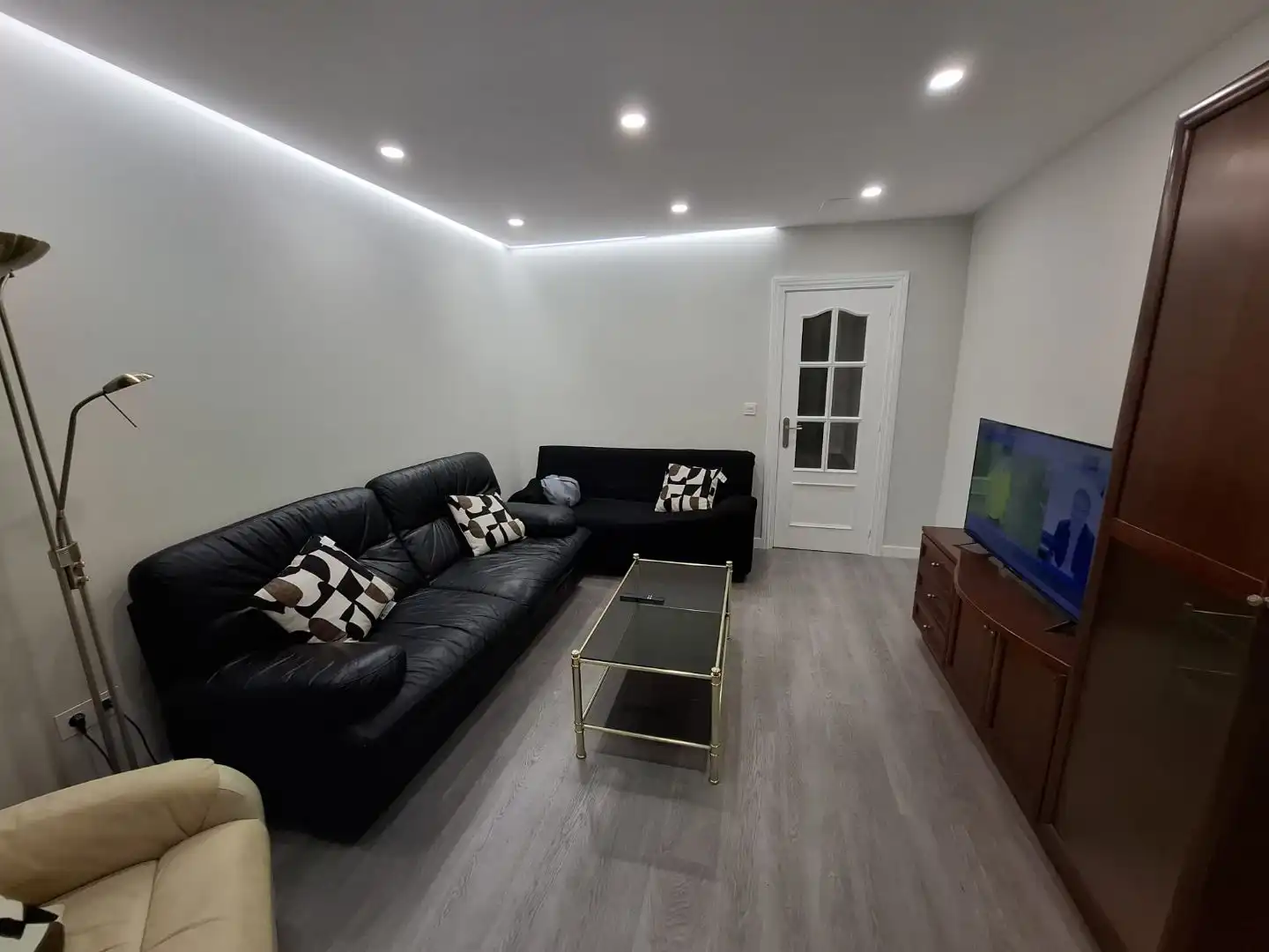 Flat for rent in Calle Marqués de la Ensenada, 36, Residencia Living room of Flat for rent in Logroño with Heating, Parquet flooring and Terrace