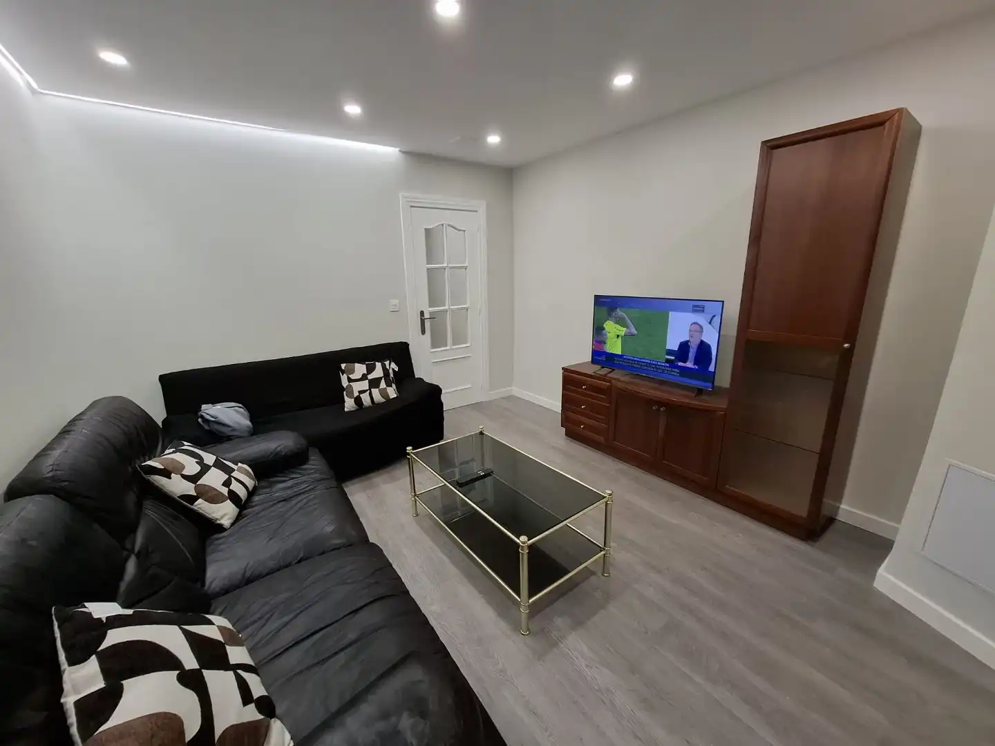 Flat for rent in Calle Marqués de la Ensenada, 36, Residencia Living room of Flat for rent in Logroño with Heating, Parquet flooring and Terrace