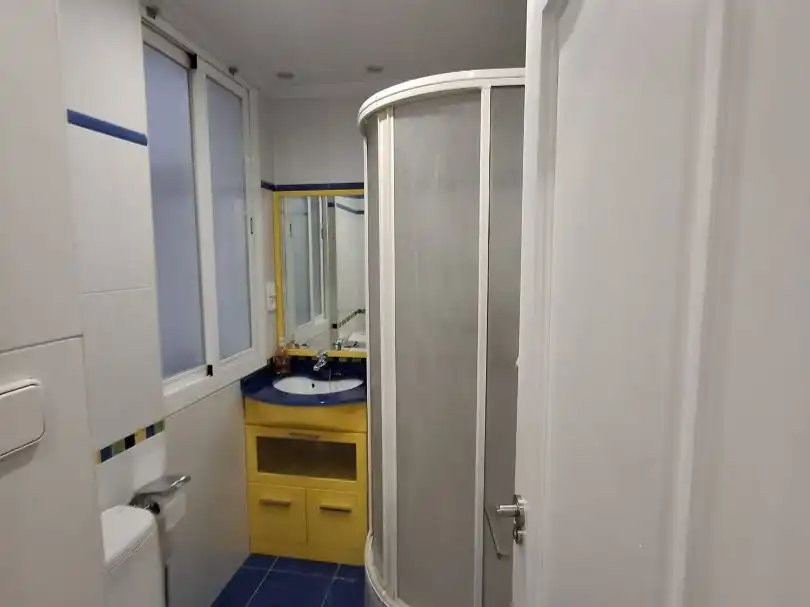 Flat for rent in Calle Marqués de la Ensenada, 36, Residencia Bathroom of Flat for rent in Logroño with Heating, Parquet flooring and Terrace