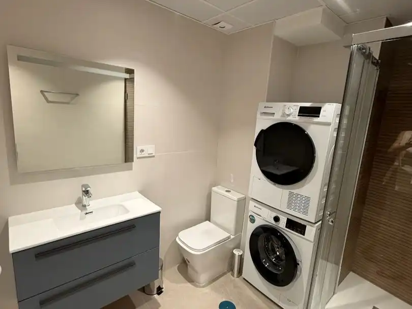Flat for rent in Ancha de Gracia, 3, Camino de Ronda Bathroom of Flat for rent in Granada Capital with Air Conditioner