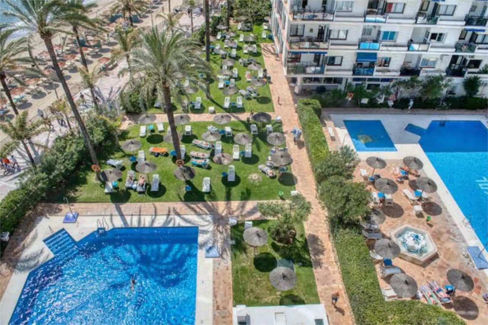 Loft zum Verkauf in Fuengirola Schwimmbecken von Loft zum Verkauf in Fuengirola mit Terrasse und Schwimmbad