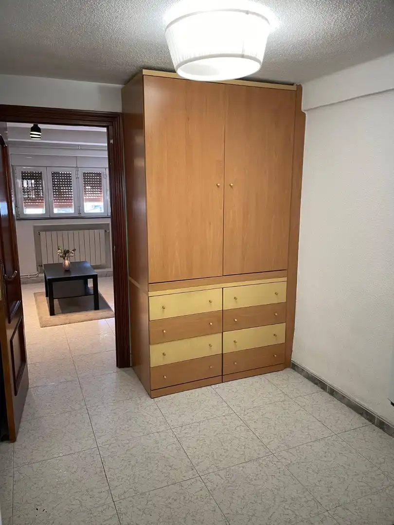 Dormitori de Pis de lloguer en Madrid amb Calefacció i Moblat