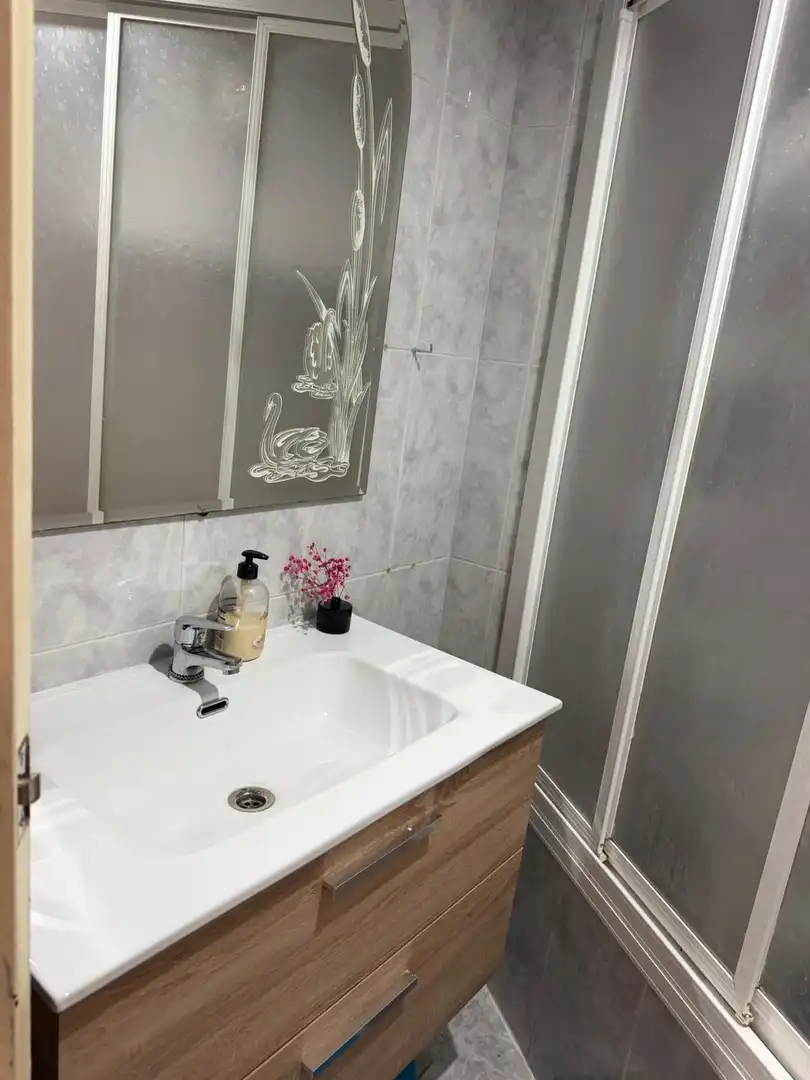 Flat for rent in Calle Cuatro, 8, Centro Bathroom of Flat for rent in Móstoles with Air Conditioner, Terrace and Balcony
