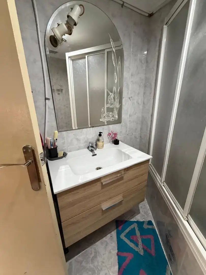 Flat for rent in Calle Cuatro, 8, Centro Bathroom of Flat for rent in Móstoles with Air Conditioner, Terrace and Balcony