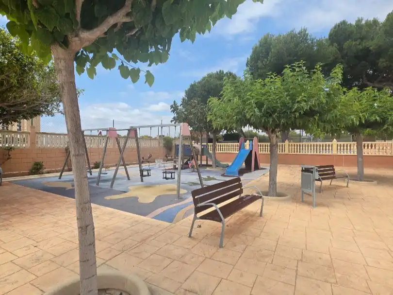 Study for rent in Carrer el Pinós, 2, Playa Muchavista Terrace of Study for rent in El Campello with Air Conditioner, Swimming Pool and Furnished