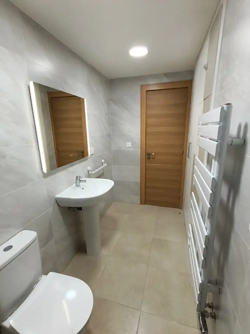 Zimmer in Calle San Basilio, 2, San Francisco Javier Badezimmer von Wohnung zur untervermieten in Granada mit Klimaanlage, Heizung und Möbliert