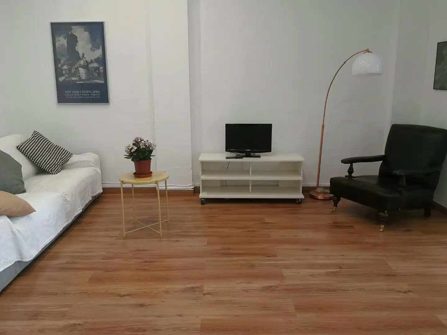 Flat for rent in Carrer d'Ernest Anastasio, El Cabanyal - El Canyamelar Living room of Flat for rent in Valencia with Air Conditioner, Heating and Parquet flooring