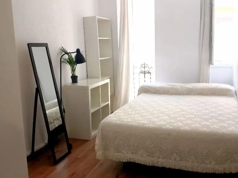 Flat for rent in Carrer d'Ernest Anastasio, El Cabanyal - El Canyamelar Bedroom of Flat for rent in Valencia with Air Conditioner, Heating and Parquet flooring