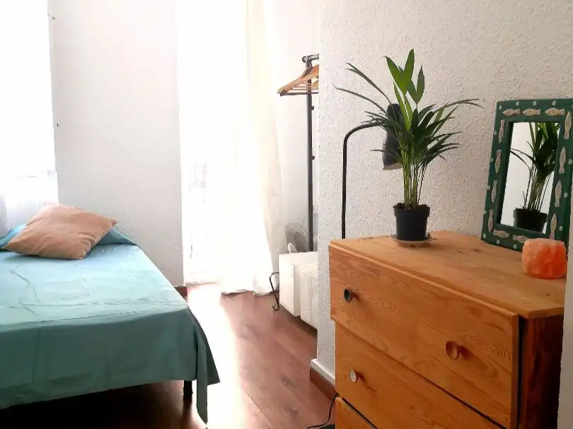 Flat for rent in Carrer d'Ernest Anastasio, El Cabanyal - El Canyamelar Bedroom of Flat for rent in Valencia with Air Conditioner, Heating and Parquet flooring