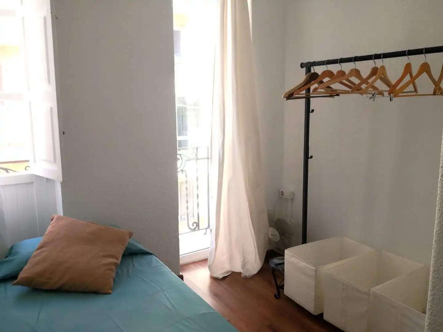 Flat for rent in Carrer d'Ernest Anastasio, El Cabanyal - El Canyamelar Bedroom of Flat for rent in Valencia with Air Conditioner, Heating and Parquet flooring