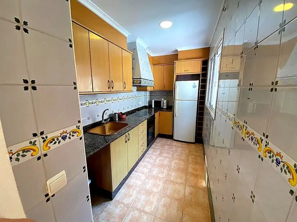 Flat for rent in Carrer d'Ernest Anastasio, El Cabanyal - El Canyamelar Kitchen of Flat for rent in Valencia with Air Conditioner, Heating and Parquet flooring