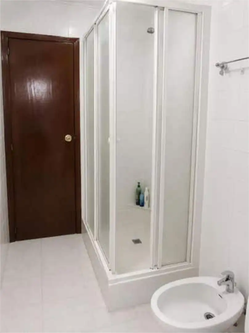 Flat for rent in San Bernardo Bathroom of Flat for rent in Salamanca with Heating, Terrace and Furnished