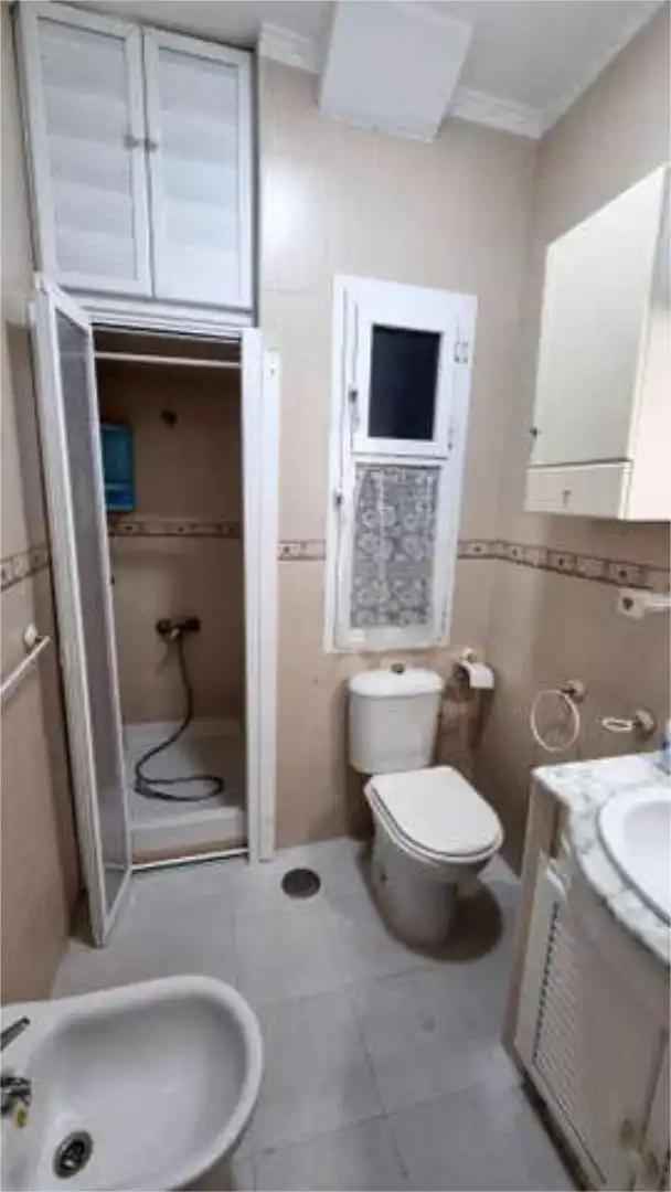 Flat for rent in El Tardón - El Carmen Bathroom of Flat for rent in Sevilla with Furnished