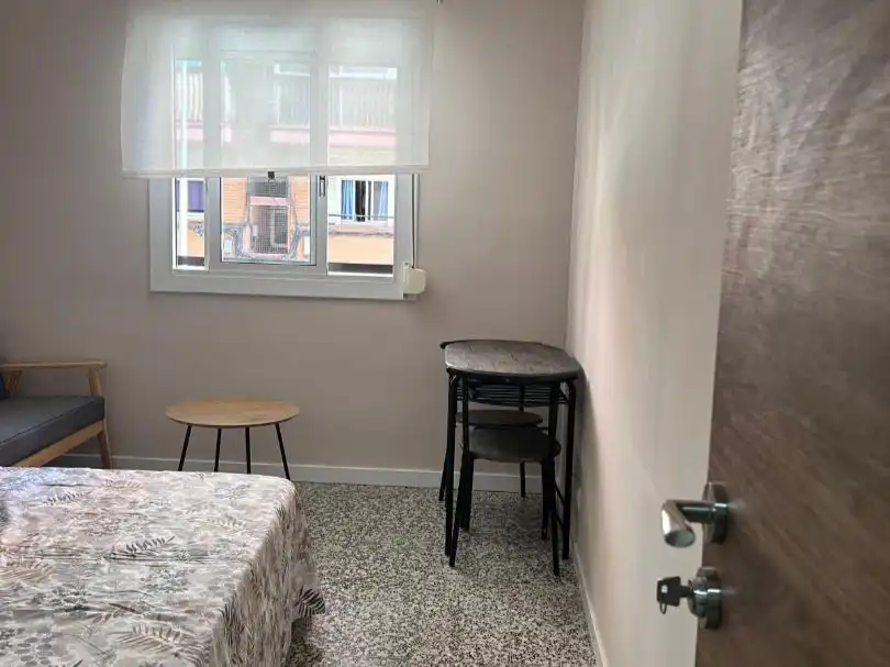 Habitació a Carrer de Jansana, 64, Santa Eulàlia Dormitori de Pis per a compartir en L'Hospitalet de Llobregat amb Moblat