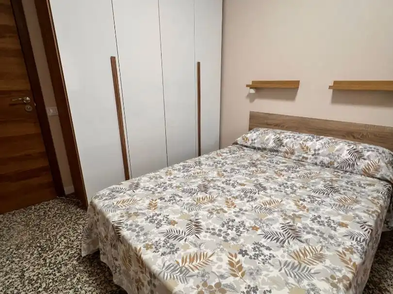 Habitació a Carrer de Jansana, 64, Santa Eulàlia Dormitori de Pis per a compartir en L'Hospitalet de Llobregat amb Moblat