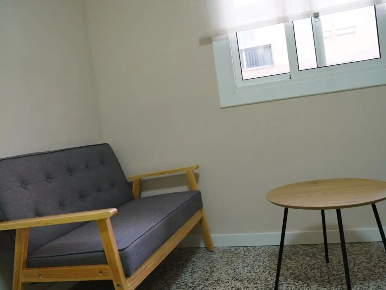 Habitació a Carrer de Jansana, 64, Santa Eulàlia Dormitori de Pis per a compartir en L'Hospitalet de Llobregat amb Moblat