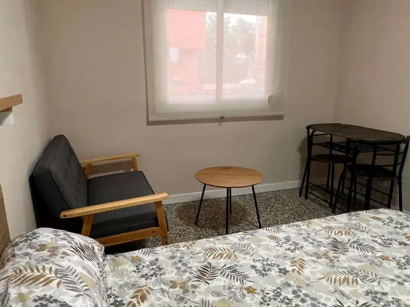 Habitació a Carrer de Jansana, 64, Santa Eulàlia Dormitori de Pis per a compartir en L'Hospitalet de Llobregat amb Moblat