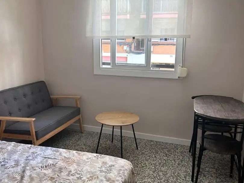 Habitació a Carrer de Jansana, 64, Santa Eulàlia Dormitori de Pis per a compartir en L'Hospitalet de Llobregat amb Moblat