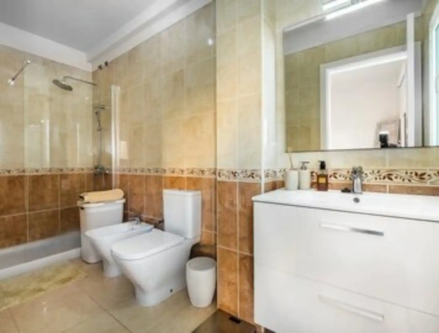 Bany de Apartament en venda en Adeje amb Aire condicionat, Terrassa i Balcó
