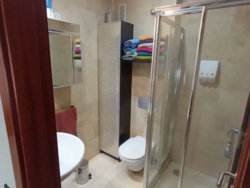 Piso de alquiler en Avenida Cronista Martín Moreno, 8, Los Tarahales - La Paterna Baño de Piso de alquiler en Las Palmas de Gran Canaria con Amueblado, Parking comunitario y Videoportero