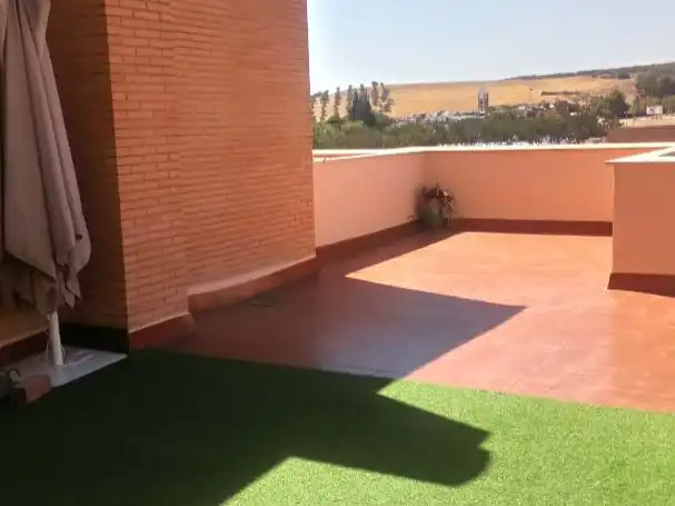 Terrasse von Dachboden zur Miete in Camas mit Klimaanlage, Heizung und Privatgarten