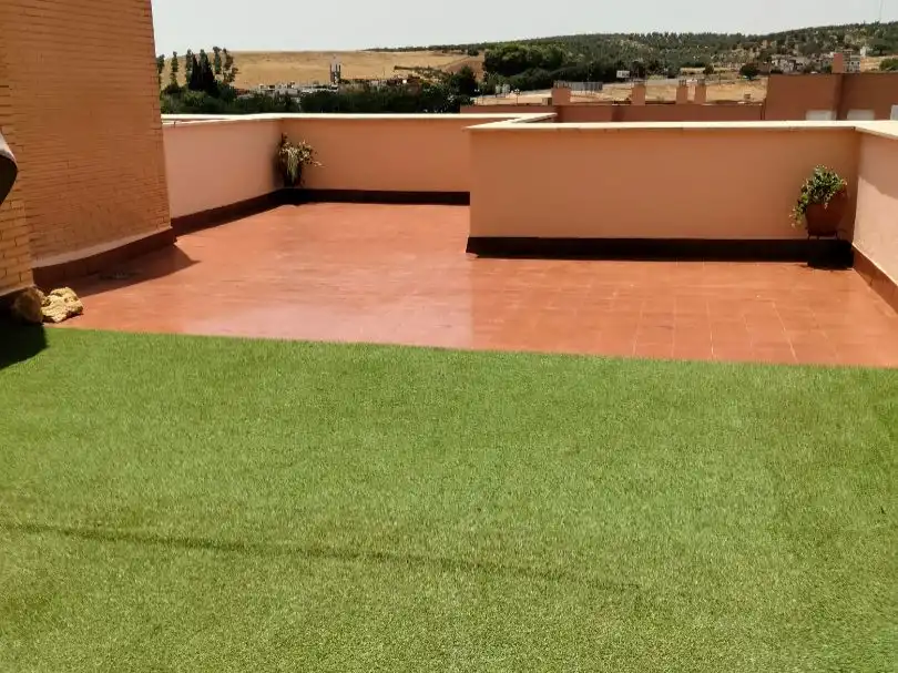Terrasse von Dachboden zur Miete in Camas mit Klimaanlage, Heizung und Privatgarten