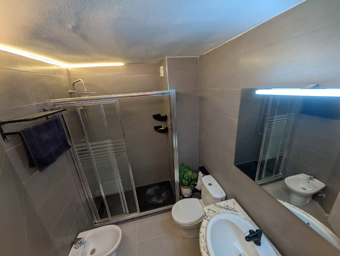 Piso de alquiler en Calle de la Isla de Rodas, 36, Tres Olivos - Valverde Baño de Piso de alquiler en Madrid con Calefacción, Parquet y Amueblado