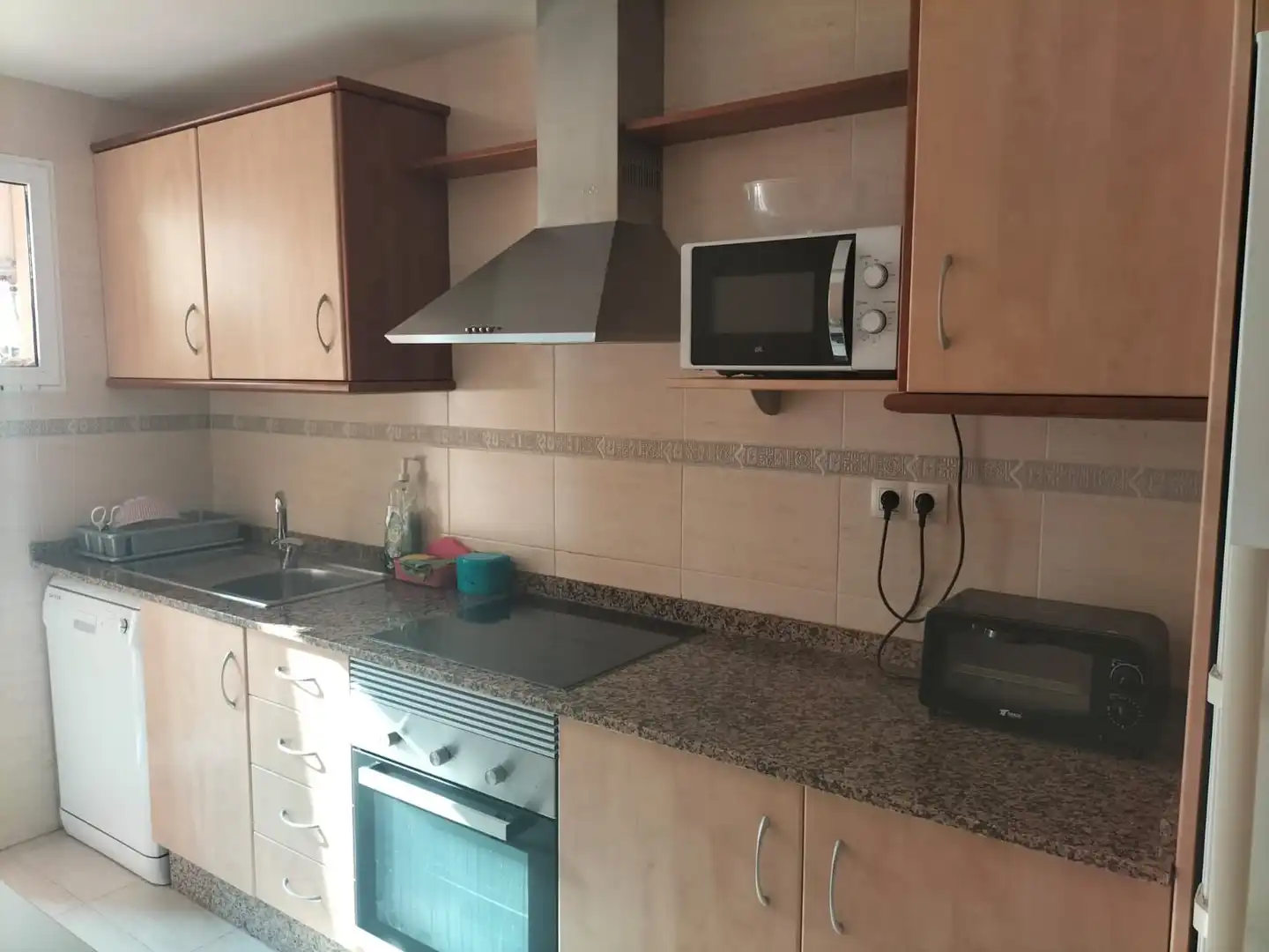 Planta baja de alquiler en Calle Alcalá de Henares, 151, Santiago de la Ribera Cocina de Planta baja de alquiler en San Javier con Aire acondicionado, Calefacción y Jardín privado