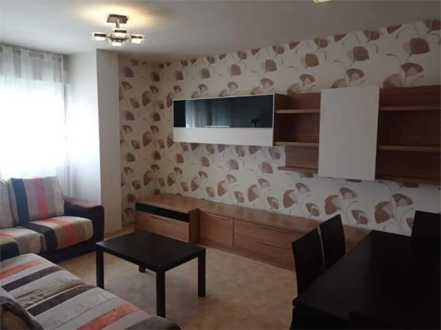 Piso de alquiler en Cuéllar Sala de estar de Piso de alquiler en Cuéllar con Calefacción, Terraza y Amueblado