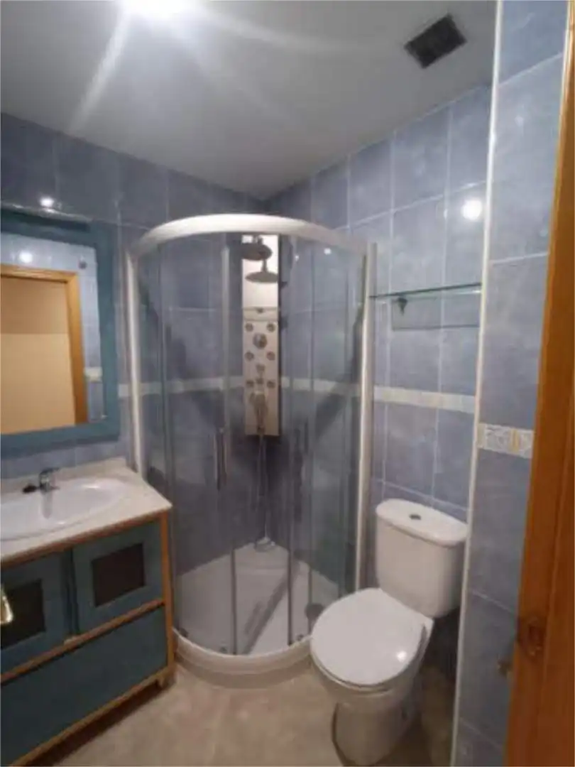 Piso de alquiler en Cuéllar Baño de Piso de alquiler en Cuéllar con Calefacción, Terraza y Amueblado