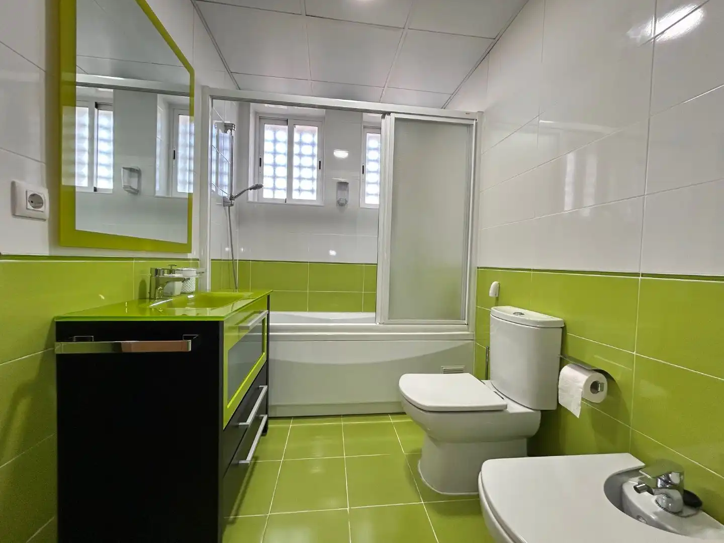 Apartments for sale in Avenida de Cádiz, 2, Campo de la Verdad - Miraflores Bathroom of Apartments for sale in Córdoba Capital with Air Conditioner