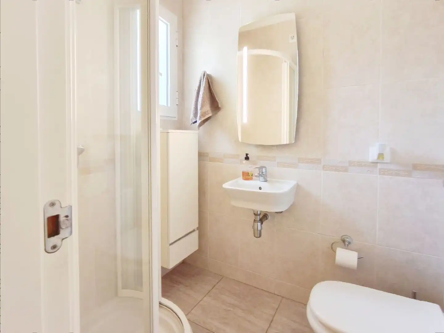 Flat for rent in Avenida de la Marina Alta, 6, Pedreguer Bathroom of Flat for rent in Pedreguer with Air Conditioner, Private garden and Terrace