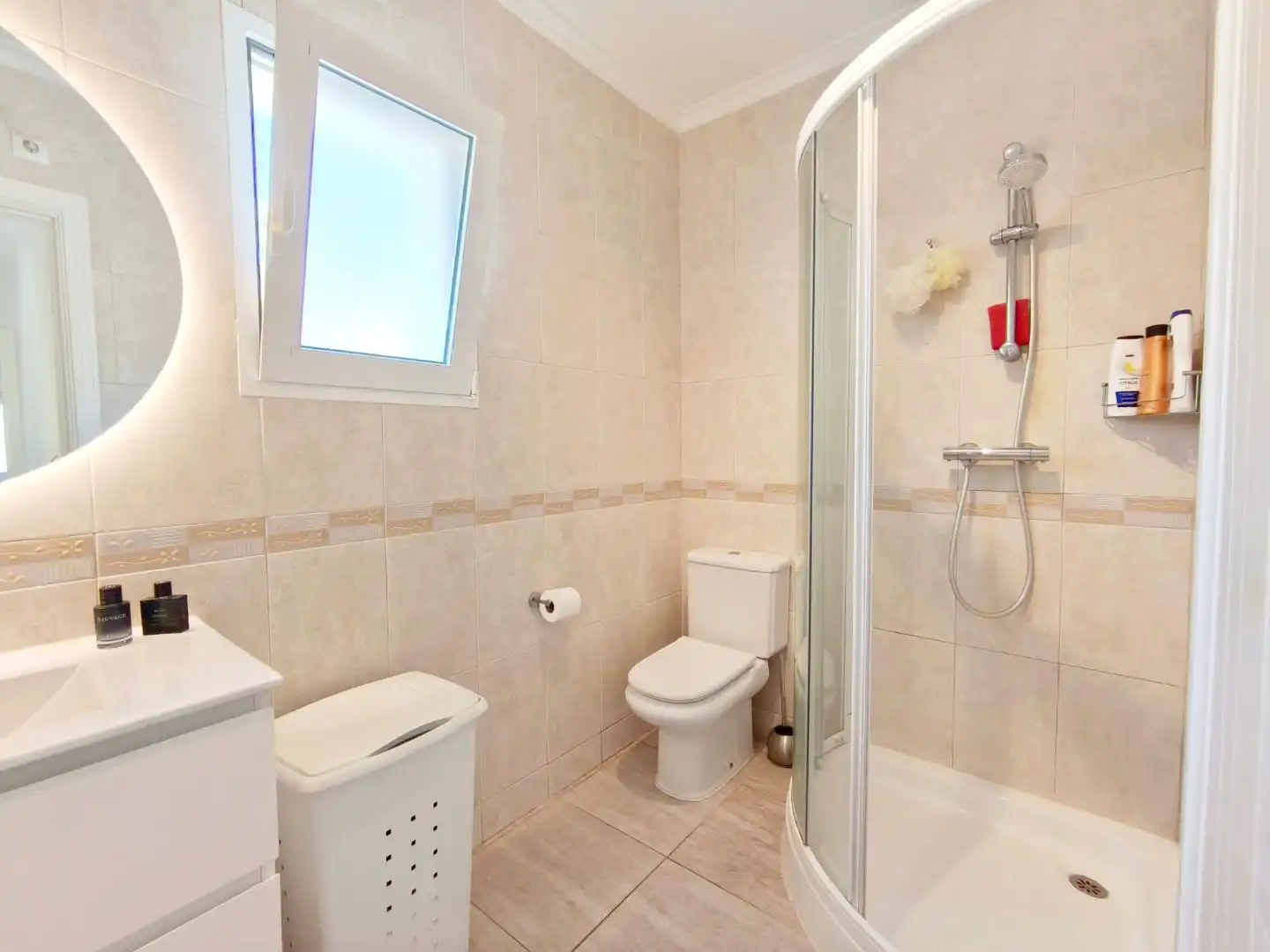 Flat for rent in Avenida de la Marina Alta, 6, Pedreguer Bathroom of Flat for rent in Pedreguer with Air Conditioner, Private garden and Terrace