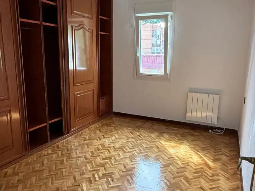 Pis en venda a Calle del Corregidor Señor de la Elipa, 13-11, Marroquina Dormitori de Pis en venda en Madrid Capital amb Balcó