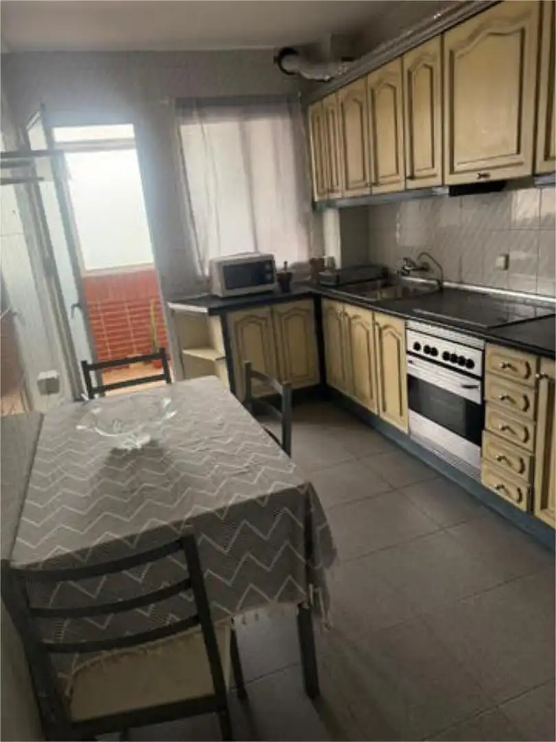 Piso en venta en Juan de Borbón Cocina de Piso en venta en Murcia con Jardín privado, Trastero y Amueblado