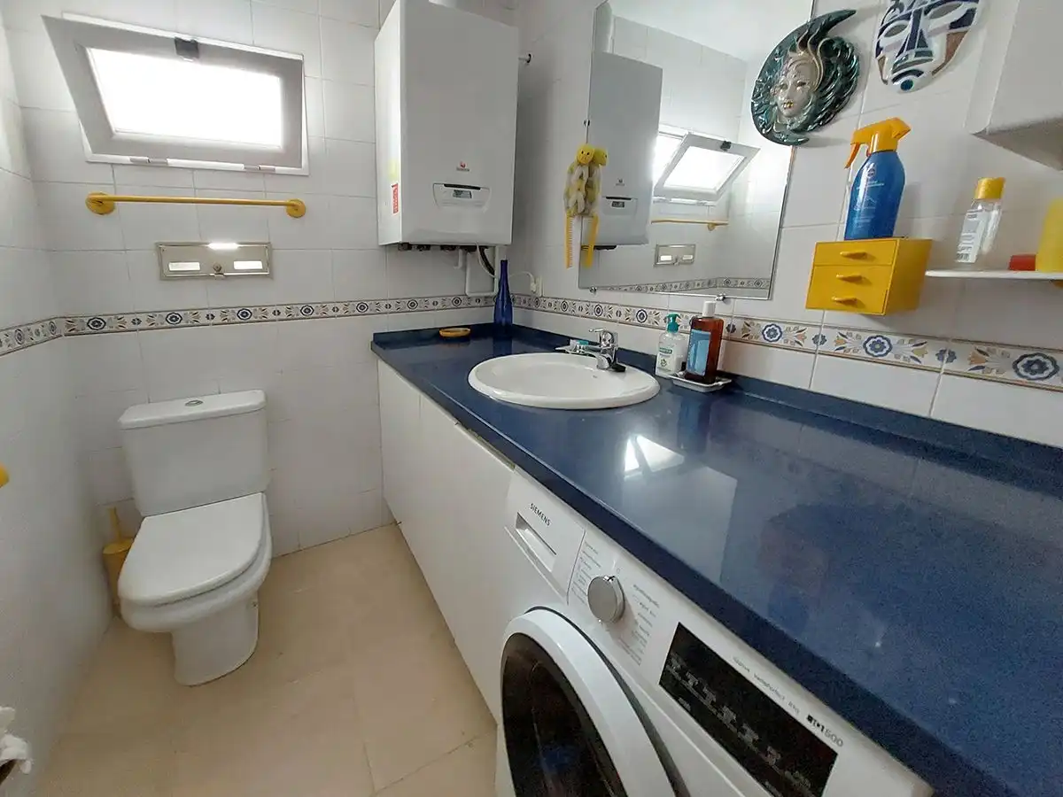 Casa o xalet en venda a Aluche Bany de Casa o xalet en venda en Madrid amb Aire condicionat, Calefacció i Parquet