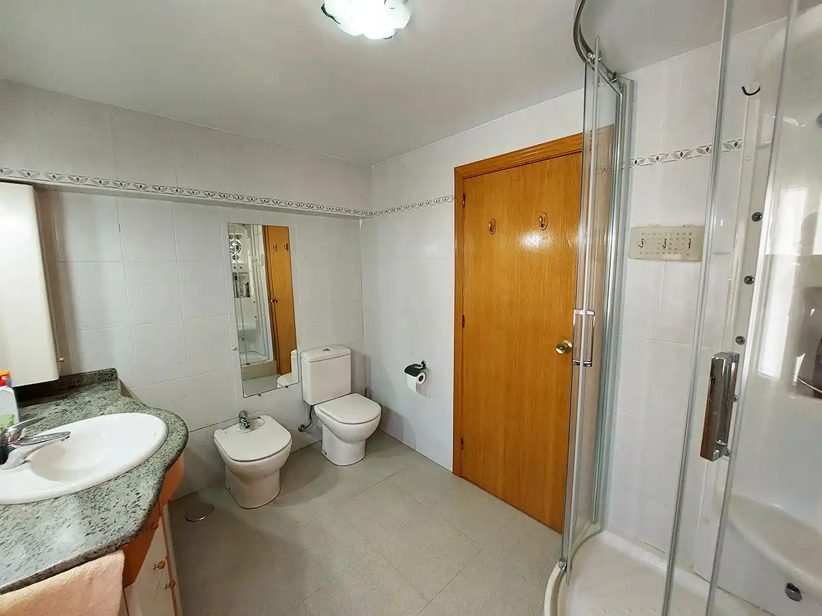 Casa o xalet en venda a Aluche Bany de Casa o xalet en venda en Madrid amb Aire condicionat, Calefacció i Parquet
