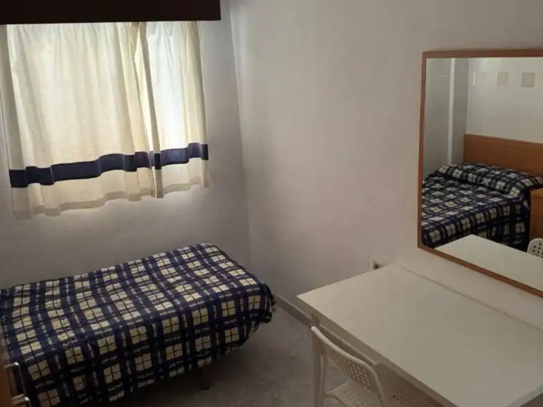 Habitación de Piso de alquiler en Écija con Parquet, Amueblado y Balcón