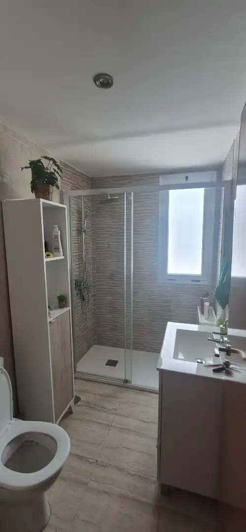 Piso de alquiler en Calle Brasil, 24, El Tablero Baño de Piso de alquiler en San Bartolomé de Tirajana con Amueblado, Horno y Lavadora