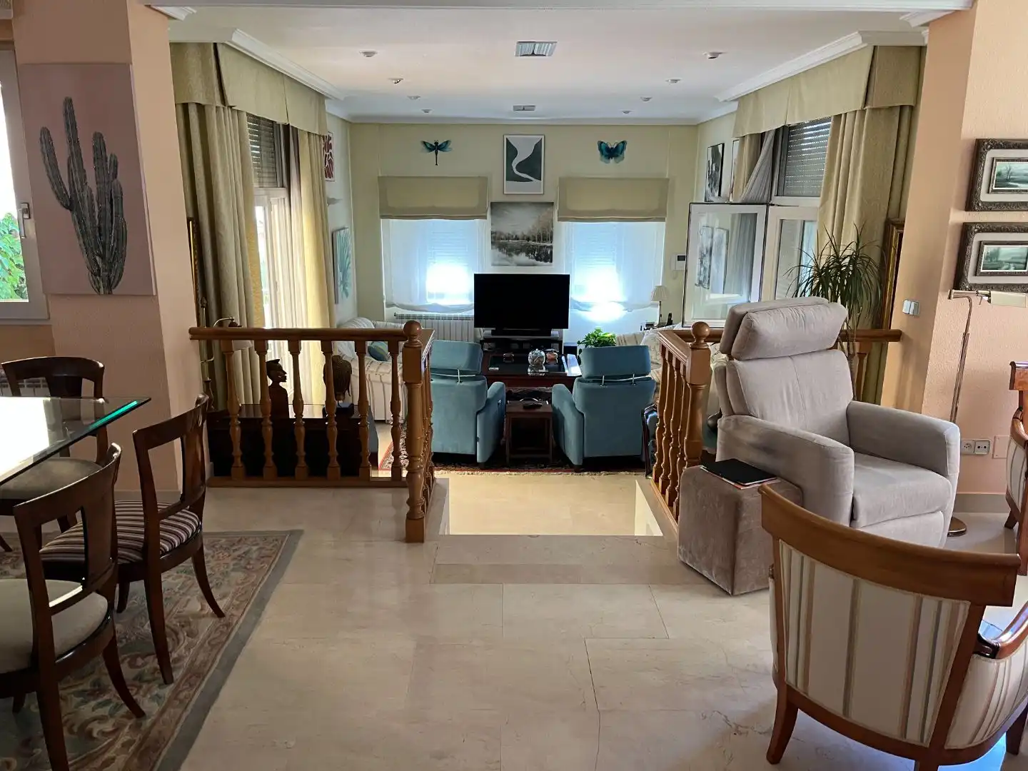 Casa o xalet en venda a Pueblo Sala d'estar de Casa o xalet en venda en Pozuelo de Alarcón amb Aire condicionat, Terrassa i Piscina