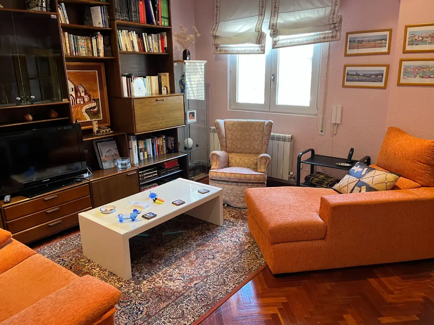 Casa o xalet en venda a Pueblo Sala d'estar de Casa o xalet en venda en Pozuelo de Alarcón amb Aire condicionat, Terrassa i Piscina