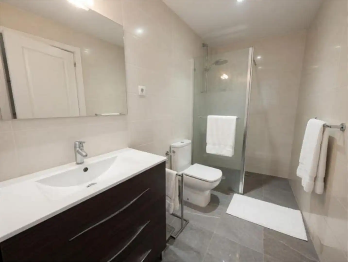 Casa adosada en venta en Sant Joan - TV3 Baño de Casa adosada en venta en Sant Joan Despí con Terraza