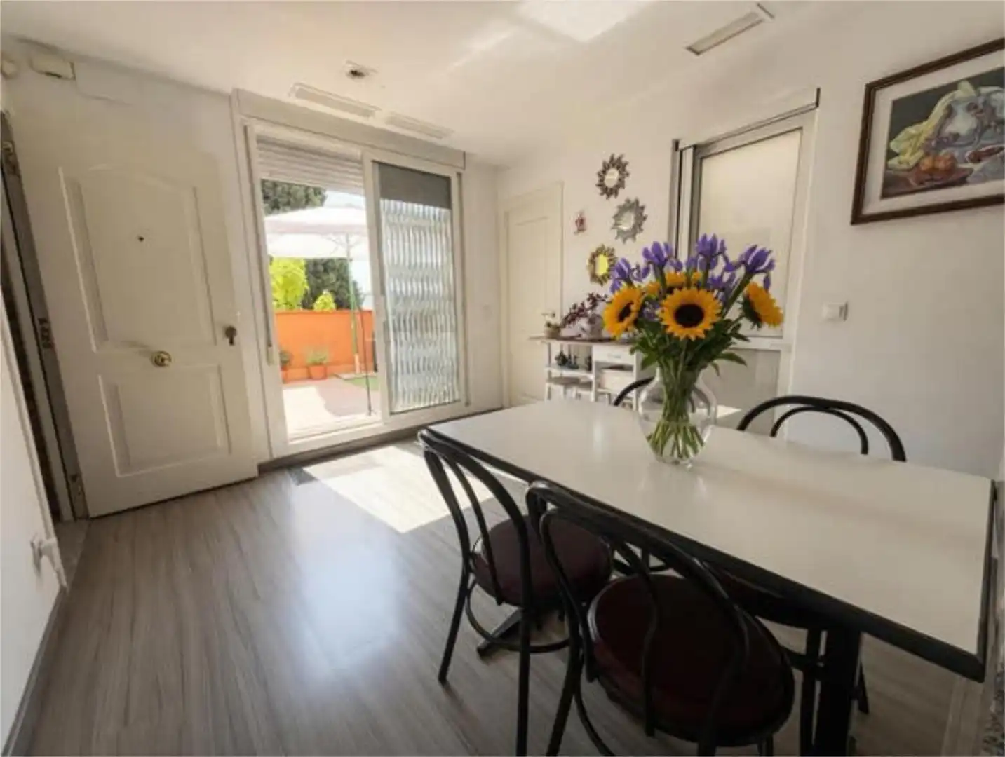 Casa adosada en venta en Sant Joan - TV3 Comedor de Casa adosada en venta en Sant Joan Despí con Terraza