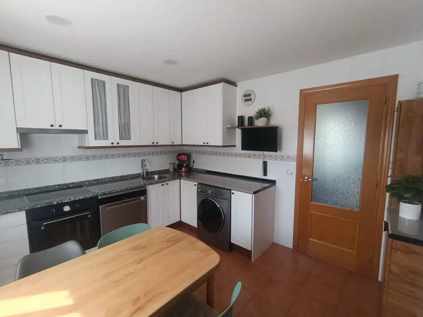 Casa adosada en venta en Calle El Campillo, 15, Hontoria de la Cantera Cocina de Casa adosada en venta en Hontoria de la Cantera con Jardín privado, Terraza y Parking comunitario