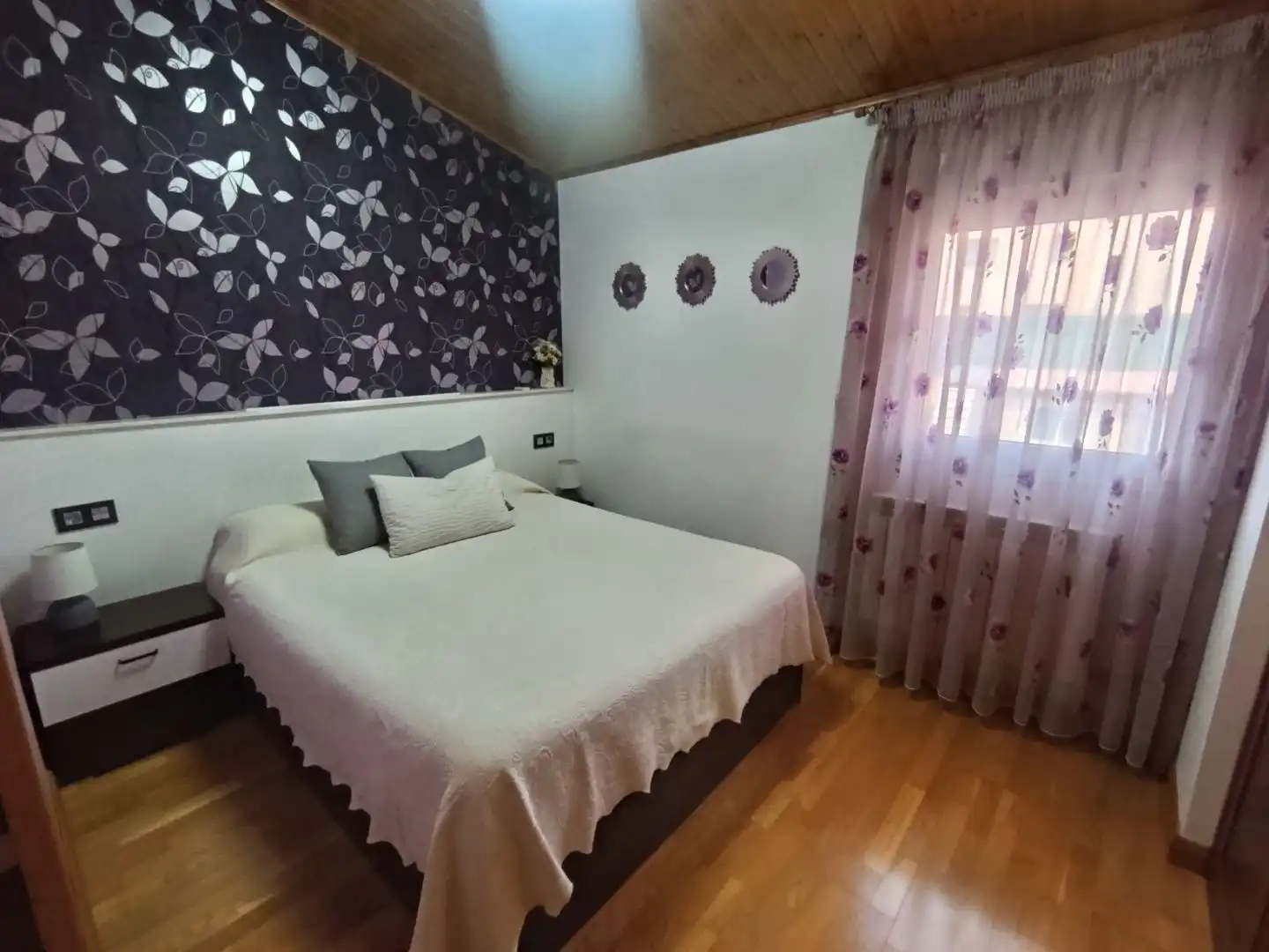 Casa adosada en venta en Calle El Campillo, 15, Hontoria de la Cantera Habitación de Casa adosada en venta en Hontoria de la Cantera con Jardín privado, Terraza y Parking comunitario